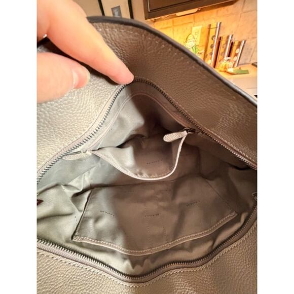 Coach Pebble Leather Gallery Shoulder Tote – Taupe Grey – Chain Strap Detail - Picture 7 of 11